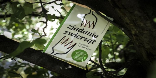 Blog Otwarte klatki o „Zjadaniu zwierząt”
