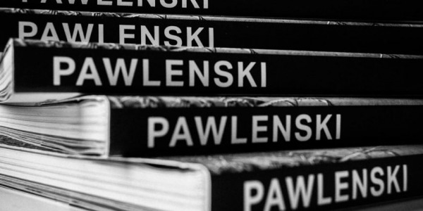 Recenzja: Zapasy z władzą