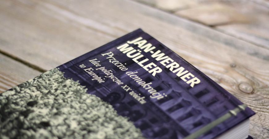 Recenzja: Wiek ideologii