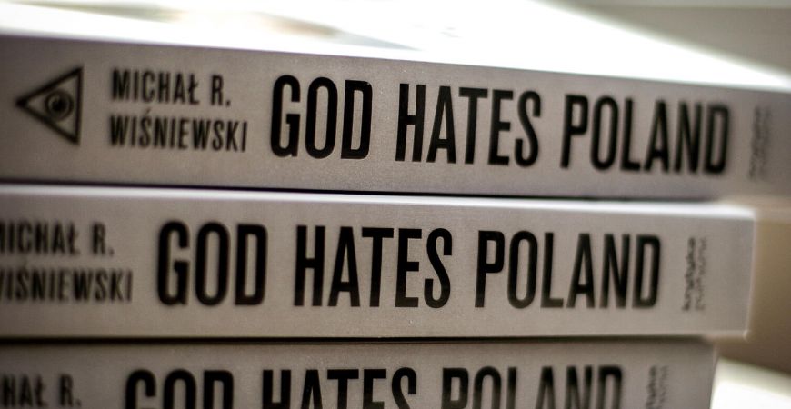 Recenzja: Bóg nas nienawidzi
